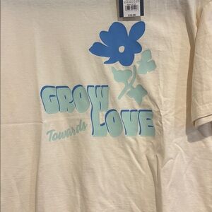 Universal Thread Cream and blue t-shirt